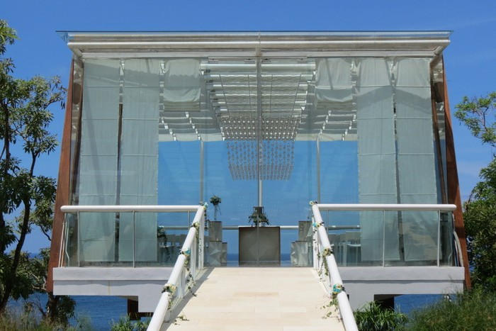 Tempat Pernikahan Romantis di Pinggir Tebing di Bali