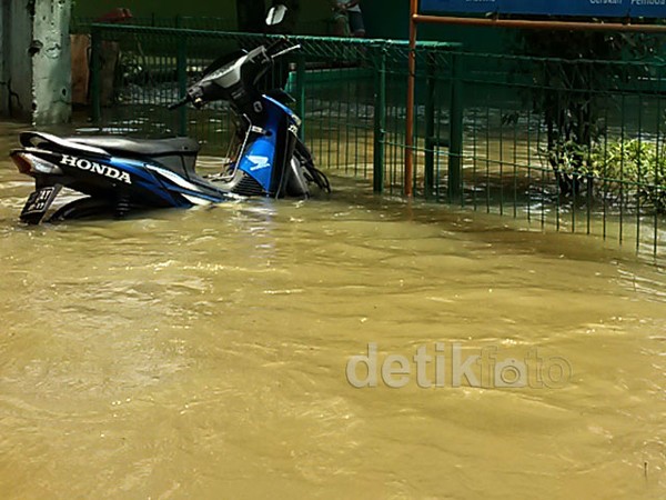 Ratusan Motor Terendam Banjir