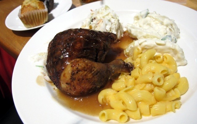 Enaknya, Menyantap Roasted Chicken dengan Saus BBQ yang Harum