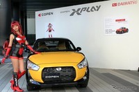 Dalam peluncurannya di Jepang, Daihatsu menggunakan wanita-wanita cosplay yang warna bajunya disesuaikan dengan beberapa pilihan warna pada Copen. Pool/dok Response.
