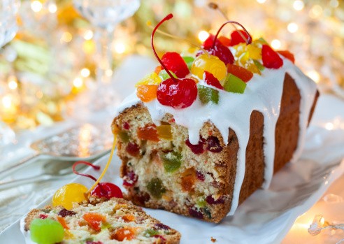 Berapa kalori Seporsi Ayam Panggang dan Sepotong Fruitcake?
