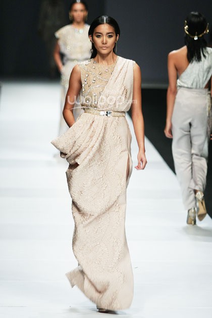 Sapto Djojokartiko Dewi Fashion Knight. Journey to the World at Jakarta Fashion Week 2015. Senayan City. Jakarta. [Foto: Mohammad Abduh/Wolipop]