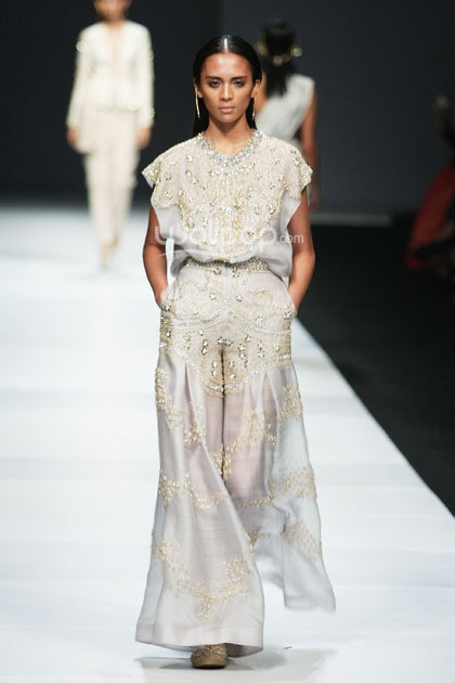 Sapto Djojokartiko Dewi Fashion Knight. Journey to the World at Jakarta Fashion Week 2015. Senayan City. Jakarta. [Foto: Mohammad Abduh/Wolipop]