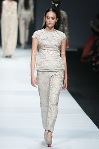 Sapto Djojokartiko Dewi Fashion Knight. Journey to the World at Jakarta Fashion Week 2015. Senayan City. Jakarta. [Foto: Mohammad Abduh/Wolipop]