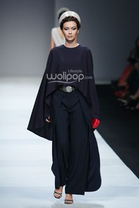 Kraton by Auguste Soesastro Dewi Fashion Knight. Journey to the World at Jakarta Fashion Week 2015. Senayan City. Jakarta. [Foto: Mohammad Abduh/Wolipop]