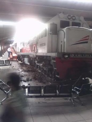 Kereta Berhenti Lewat Batas di Stasiun Kota, Ini Penjelasan PT KAI