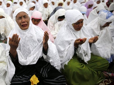 Warga Aceh Berdoa Peringati 10 Tahun Tsunami