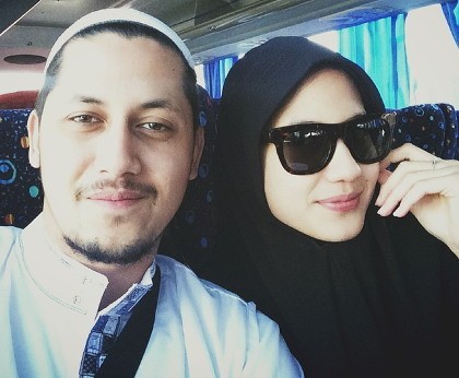 Cantiknya Pevita Pearce Berhijab Kala Umrah