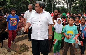 Gubernur Jabar Akhirnya Merevisi Penetapan UMK 2015