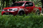 Mitsubishi Strada Triton Taklukkan Lintas Pesisir Barat Sumatera