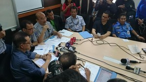Cari AirAsia, Pemerintah Kerahkan Kapal dan Pesawat Terbang