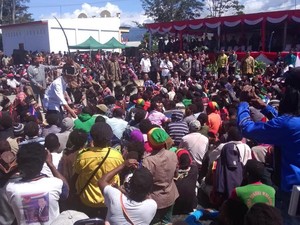 Oleh-oleh Wamena untuk Jokowi: Setumpuk Permintaan Warga dalam Tas Noken