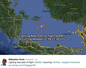 Penampakan Petir di Jalur Terbang AirAsia QZ8501