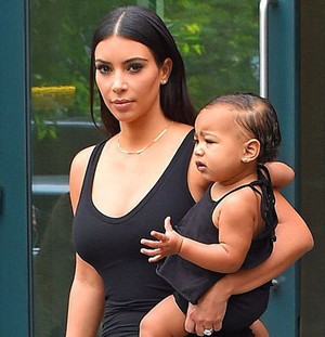 Kado Natal Kim Kardashian untuk North West: Rumah Boneka Rp 676 Juta