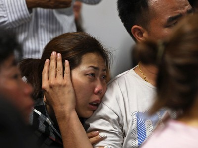 Menunggu Kabar AirAsia QZ8501