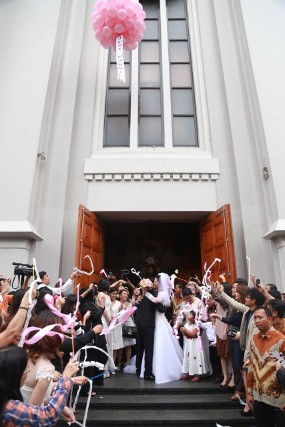 Muah! David Cium Mesra Gracia Indri di Momen Lepas Balon