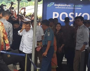 JK Sampai di Surabaya, Langsung Temui Keluarga Korban AirAsia QZ8501