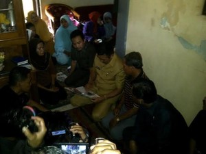 Wali Kota Malang Ikut Doakan Satu Keluarga yang Jadi Penumpang AirAsia