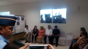 JK Temui Keluarga Penumpang: Tidak Ada Batas Waktu Pencarian AirAsia