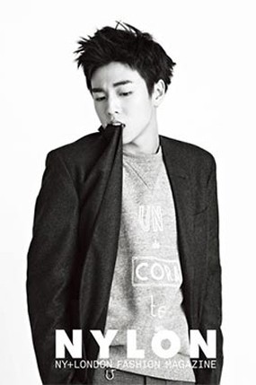 Saat Stres, Lee Hyun Woo Senang Menyendiri di Ruang Karaoke