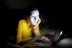 Teror Hacking 2014: Pencuri Foto Bugil Artis & Frustasi Sony