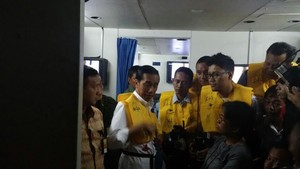 Jokowi Pantau Evakuasi AirAsia dari Pesawat Hercules