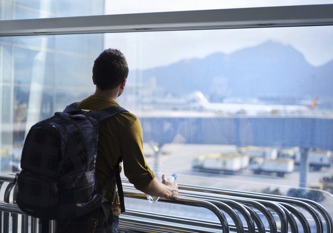 5 Hal yang Bisa Dilakukan Traveler Ketika Cuaca Buruk Jelang Terbang