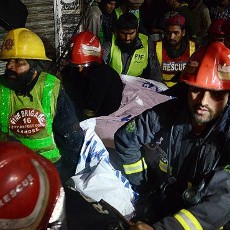 13 Orang Tewas dalam Kebakaran Mal di Pakistan