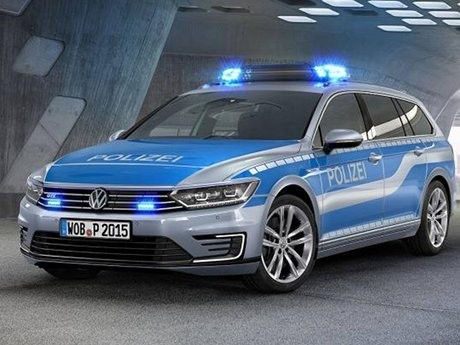 Polisi Jerman Pakai Mobil Hybrid