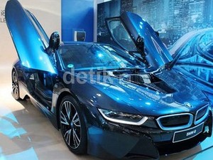 Cerita Pria yang Menjadi Pembeli Mobil Sport Hybrid Pertama BMW