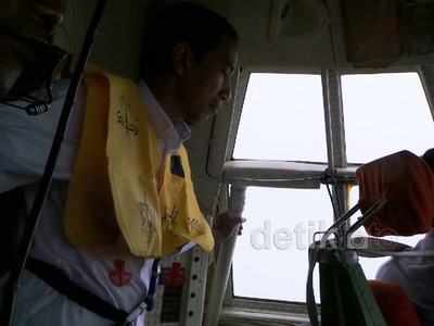 Jokowi Pantau Evakuasi AirAsia
