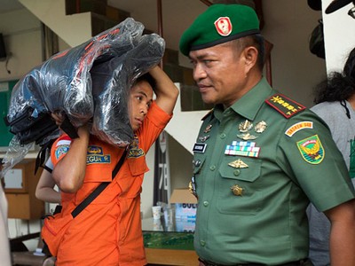 Kantong Jenazah Disiapkan untuk Korban AirAsia