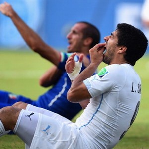 Pesta di Brasil Dimulai, Suarez Menggigit Lagi