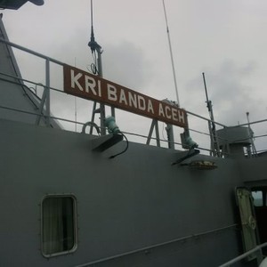 Ombak Besar, Kapal Swasta Belum Berhasil Evakuasi Jasad ke KRI Banda Aceh