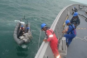 KRI Bung Tomo Temukan 28 Item, Termasuk Bubur Instan dan Payung
