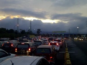 Sore Hari Akan Ditutup, Jalur Puncak Pagi ini Sudah Padat