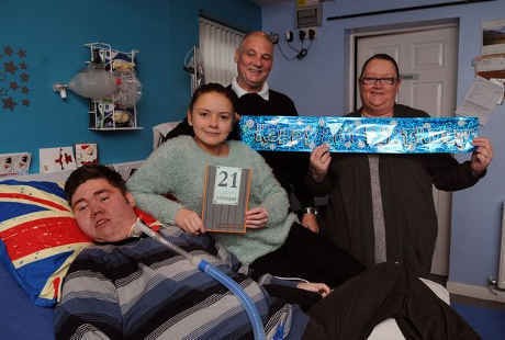 Diprediksi Umurnya Cuma 12 Jam, Liam Masih Bertahan Sampai Ultah ke-21