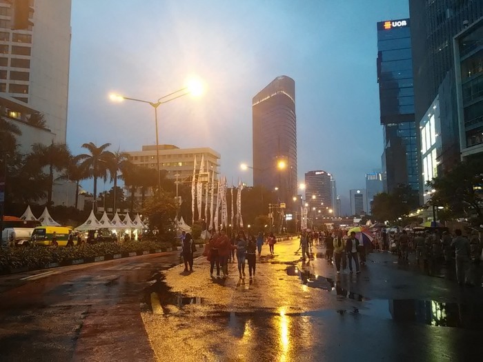 Usai Hujan, Bundaran HI Makin Ramai