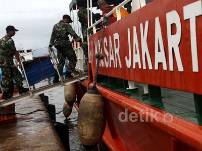 Kapal Basarnas KN 224 Bantu Cari AirAsia