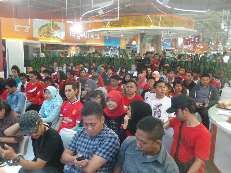 Carrefour Lebak Bulus Dipenuhi Sahabat NOAH