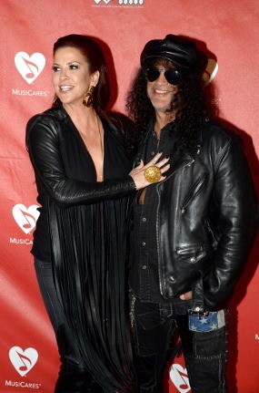 13 Tahun Menikah, Gitaris Guns N Roses dan Istri Pisah Ranjang