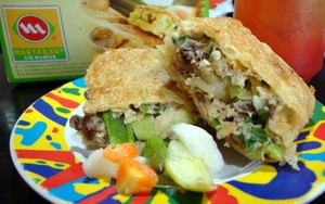 Martabak Air Mancur: Martabak Legendaris yang Memang Mantap Lezat!