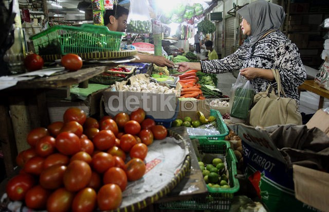 Musim Hujan, Harga Wortel dan Tomat Melonjak Hingga 100%
