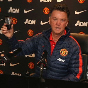 Van Gaal Bicara Soal Anggur, Masakan China, dan Tetangga-tetangganya