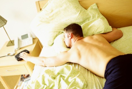 Minum Kopi di Sore Hari dan Tabung Tidur, Bekal Malam Tahun Baru