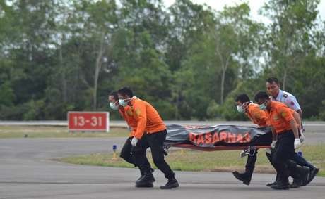 Jenazah Pertama Korban QZ8501 Dipastikan Hayati Lutfiah Hamid