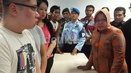 Risma Sempat Ambruk di Posko AirAsia, Relawan Panik