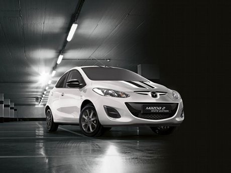 Mazda2 Hadir dengan Nuansa Hitam dan Putih