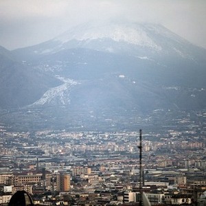 Kebencian dalam Nyanyian Vesuvius