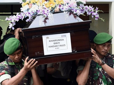 Duka Keluarga Khairunnisa, Pramugari AirAsia